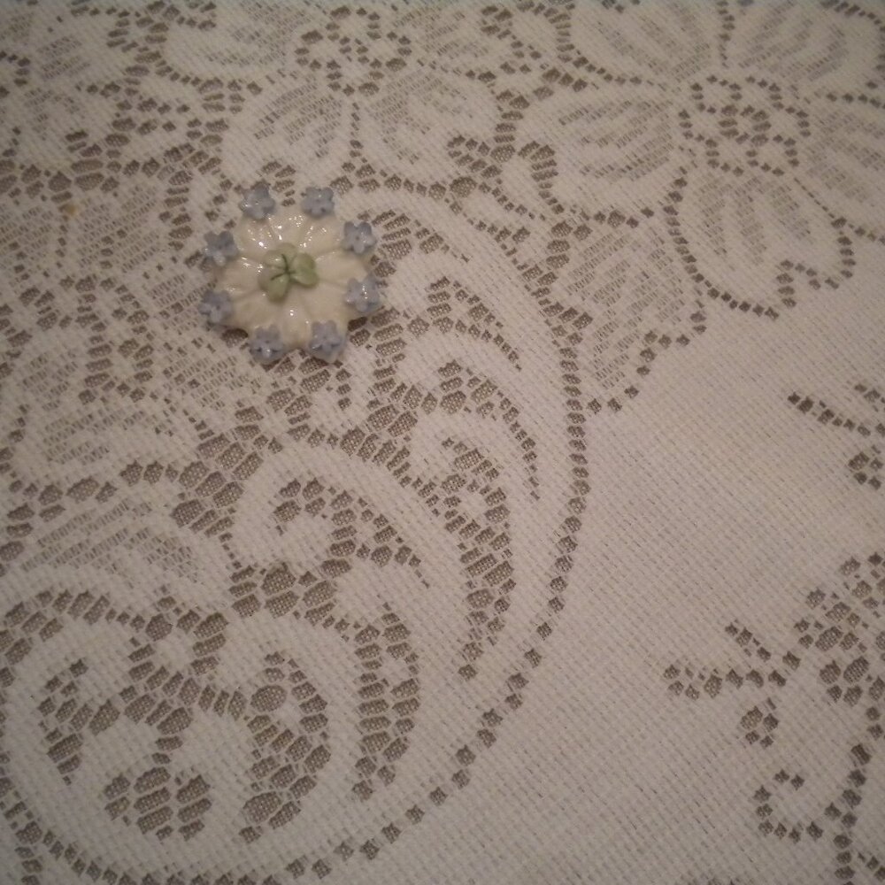 Vintage Belleek Pottery Brooch 3 leaf shamrock